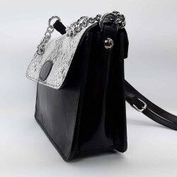 Kleine Damentasche mit silber Kette und Schlangenüberschlag