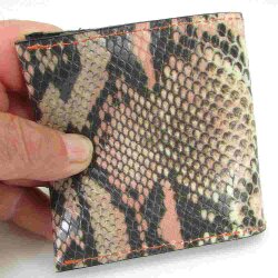 Geldbörse aus weichen geprägten Leder in Reptieloptik